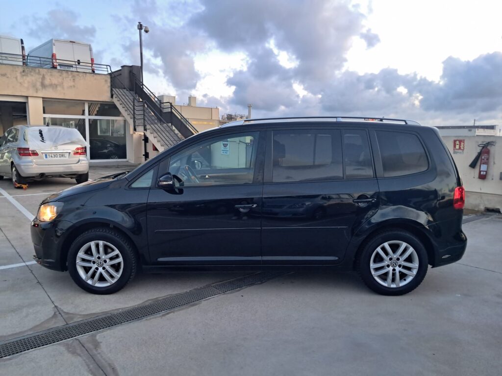 7 VOLKSWAGEN Touran 1.6 TDI DSG Advance 7 PLAZAS