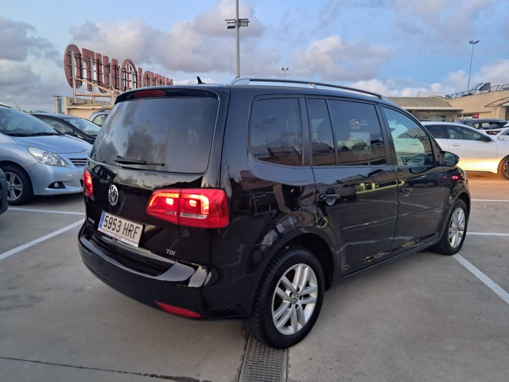 7 VOLKSWAGEN Touran 1.6 TDI DSG Advance 7 PLAZAS