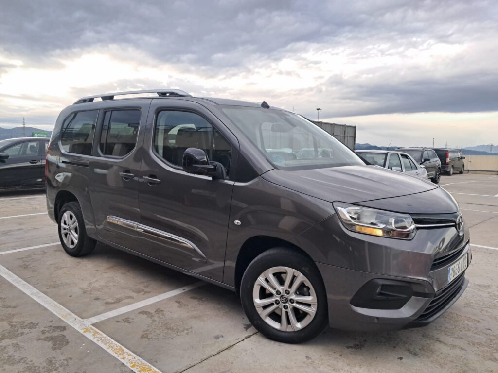 TOYOTA Proace City Verso 1.2 Family Act Auto 7 Plazas L2