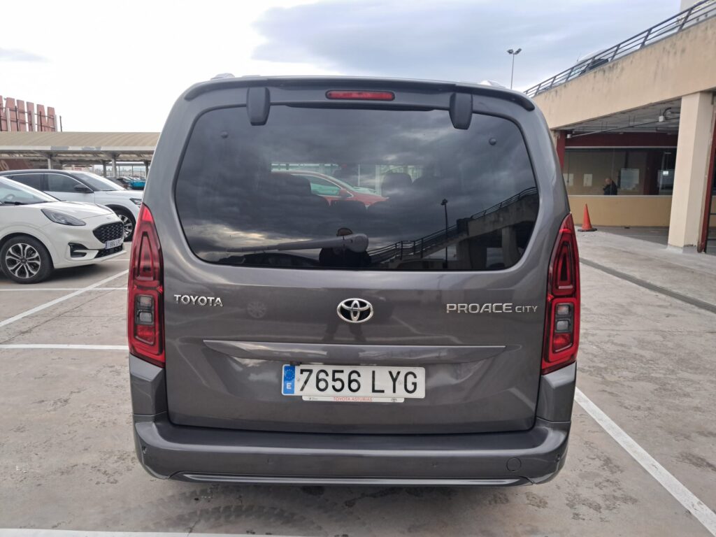 TOYOTA Proace City Verso 1.2 Family Act Auto 7 Plazas L2