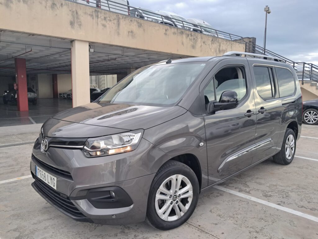 TOYOTA Proace City Verso 1.2 Family Act Auto 7 Plazas L2